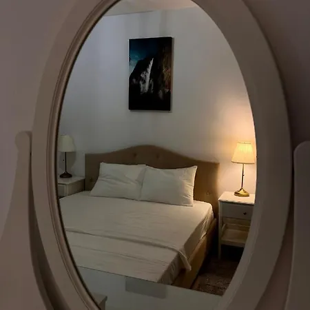 Vibes Hils Brauner Apartment Bucharest